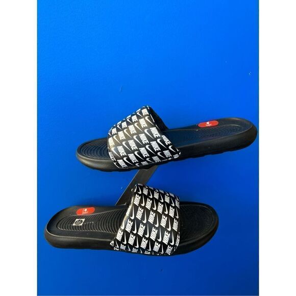 Nike Men's Victori One Slide Print 'Repeat Logo - Black' CN9678-006 Size 13 - Picture 1 of 7